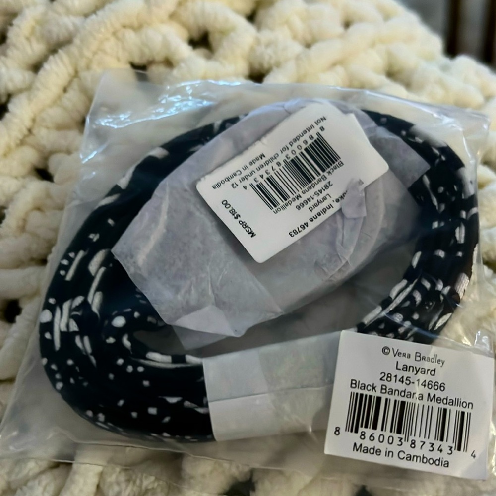 NWT Vera Bradley, lanyard black bandanna medallion